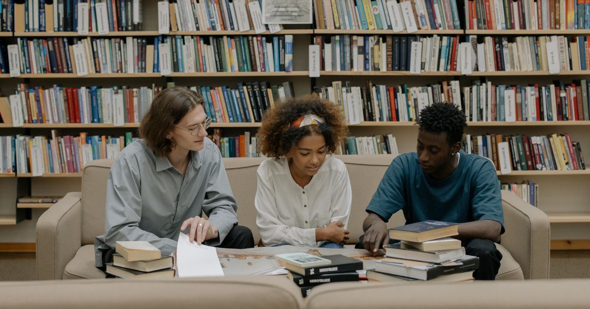 Bild zum Verweis auf 'HFD: Ausschreibungen für die Peer‑to‑Peer‑Strategieberatung und für das KI‑Lab 2026'