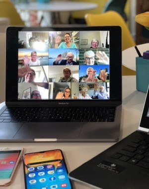 online-meeting.jpg Bildbeschreibung (1 - 3 Wörter)