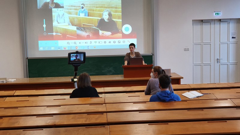 Studierende lernen den TPR zu steuern – ein Einblick in den Hörsaal (Foto Professur für M.jpg TPR-Steuerung im Hörsaal