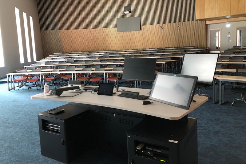 Multimedia-Pult in einem Hörsaal an der University of Glasgow