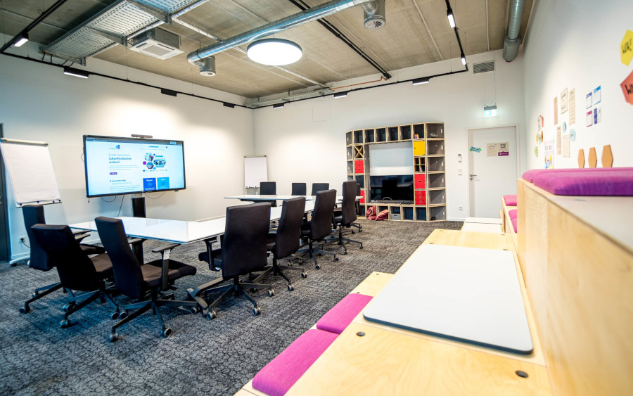 Workshopraum mit Sitztribüne