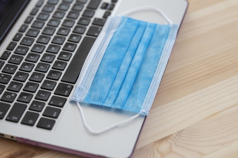 bild_maske_laptop.jpg